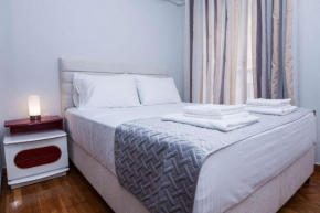Central 2 Bd Apt with Balcony by Monastiraki